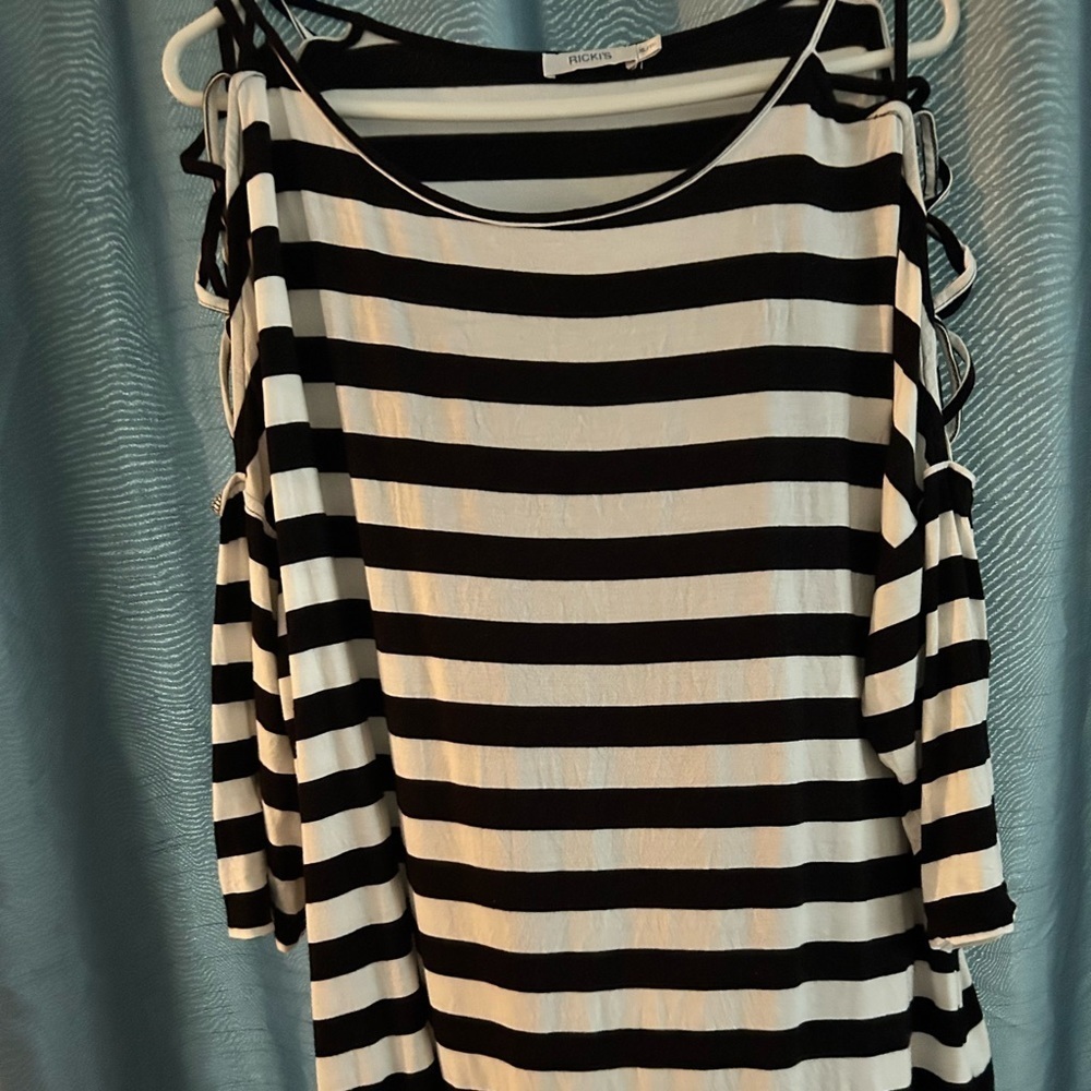 Ricki's  xl Black and White Striped Top with zigzag open shoulders- new or like